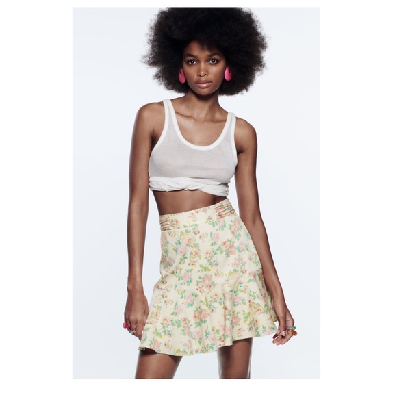 Zara Dresses & Skirts - Zara NWT floral print mini skirt